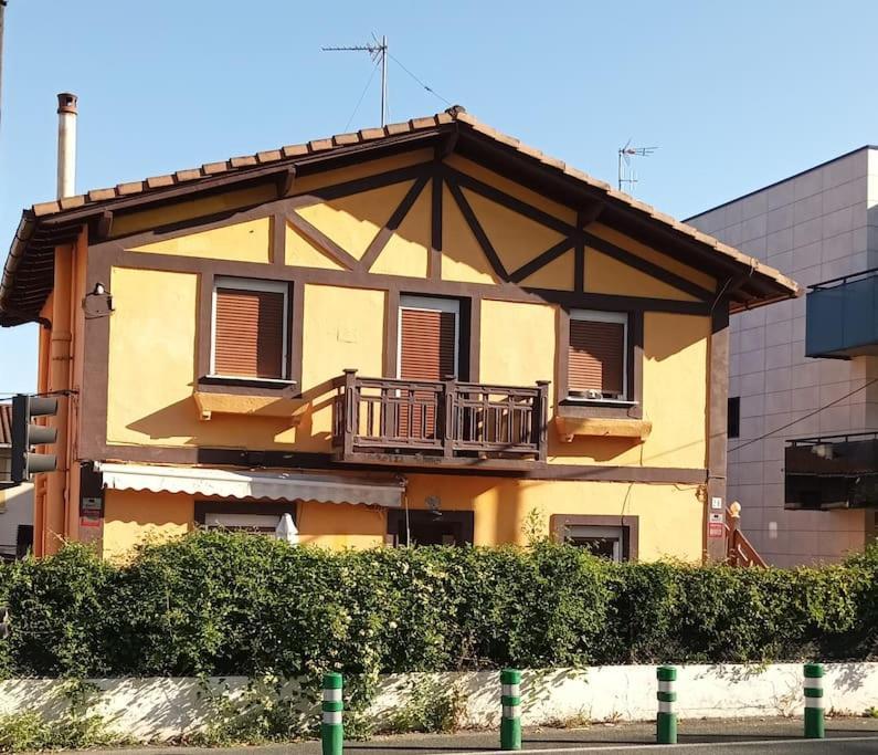 Preciosa Casa Bi-Familiar Al Lado De Donosti. Apartment Irun Bagian luar foto