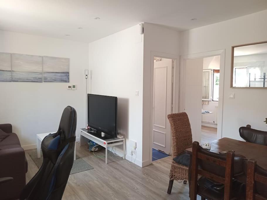 Preciosa Casa Bi-Familiar Al Lado De Donosti. Apartment Irun Bagian luar foto